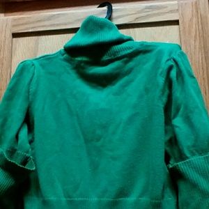 Green short sleeve turtleneck